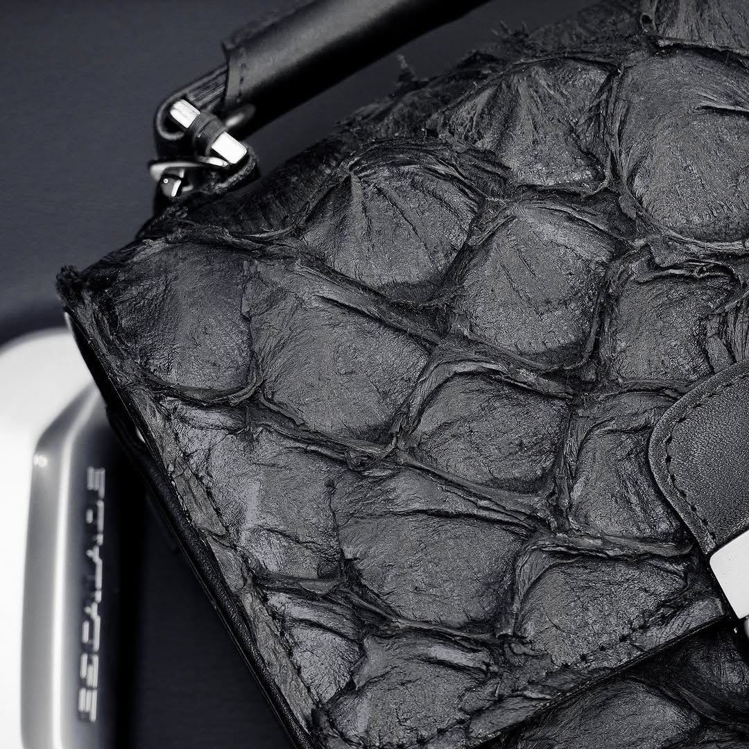 High-grade natural leather messenger bag